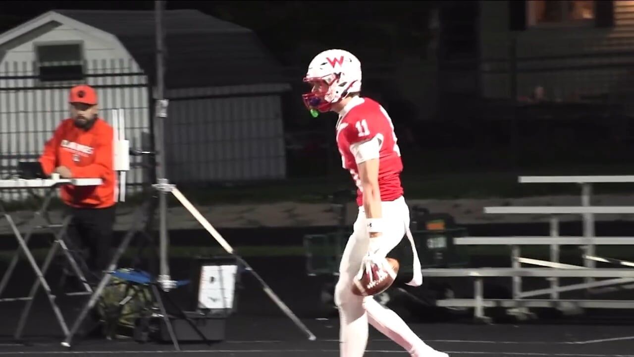 Play of the Week 10/19/25: Kaden Page's fingertip catch for TD from Caleb Moyer in Wapakoneta's win